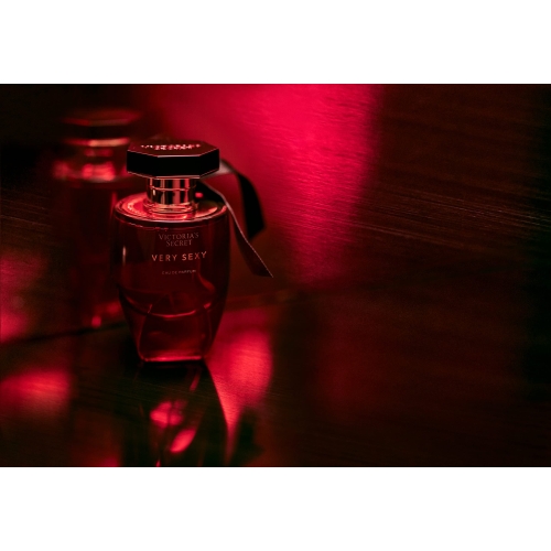 Victoria's Secret Very Sexy Eau de Parfum, Notes of Vanilla Orchid, Sun-Drenched Clementine & Wild Blackberry, Perfumes for Women (1.7 oz) - Image 2