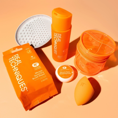Real Techniques Miracle Blend + Cleanse 3 Piece Set, Makeup Sponge For Blending Foundation & Solid Soap For Deep Cleaning Sponges, Includes Travel Storage Tote, Cruelty-Free, & Latex-Free - Image 4