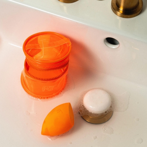 Real Techniques Miracle Blend + Cleanse 3 Piece Set, Makeup Sponge For Blending Foundation & Solid Soap For Deep Cleaning Sponges, Includes Travel Storage Tote, Cruelty-Free, & Latex-Free - Image 5